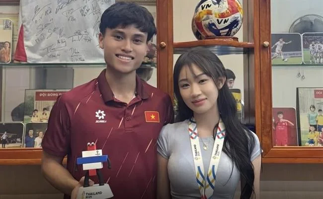 Biểu tượng cá cược thể thao trên i9bet141 app, với hình ảnh sân bóng và các môn thể thao khác.